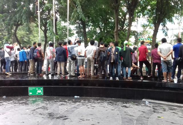 Demo Tolak RUU di Medan Jadi Tontonan