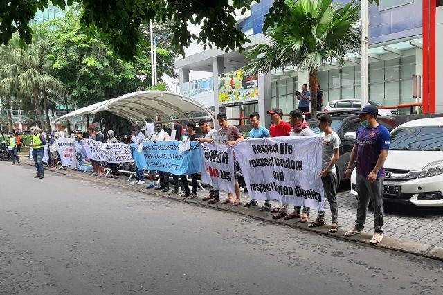 Warga Negara Pengungsi Kembali Unjuk Rasa di Kantor UNHCR Medan