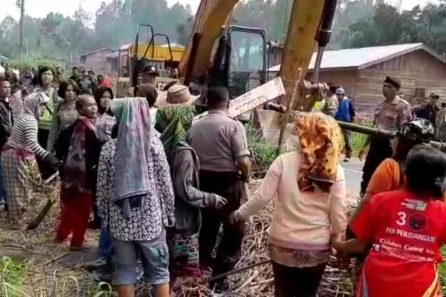 Membangun Pariwisata dengan Aparat & Kekerasan