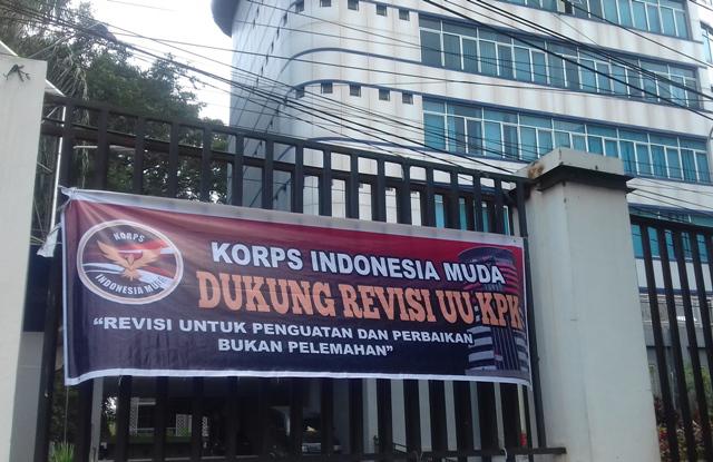 Demo Dukung RUU KPK: Calon Ketua DPRD Medan Jadi Pembicaraan wartawan