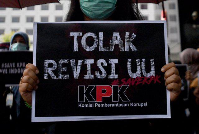 Dilema, Jokowi Sendiri & RUU KPK