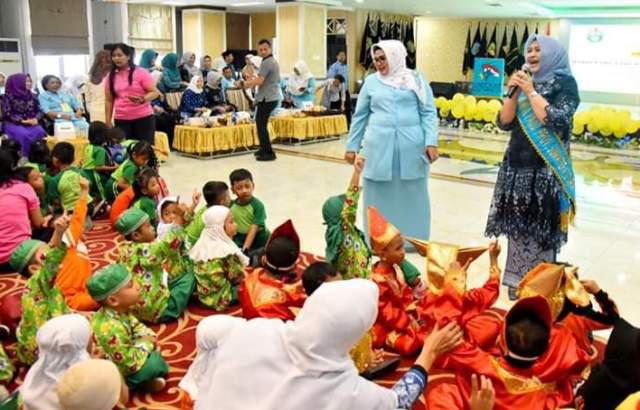 Ratusan Anak PAUD Bermain Dengan Istri Gubernur Sumut
