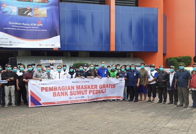 Bank Sumut Peduli Kabut Asap Bagi-bagi Masker Gratis