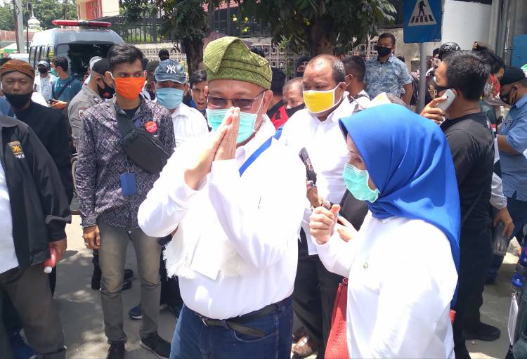 Ribuan Warga Kawal Akhyar-Salman Daftar ke KPU Medan, Akhyar: Kita kan anak Medan