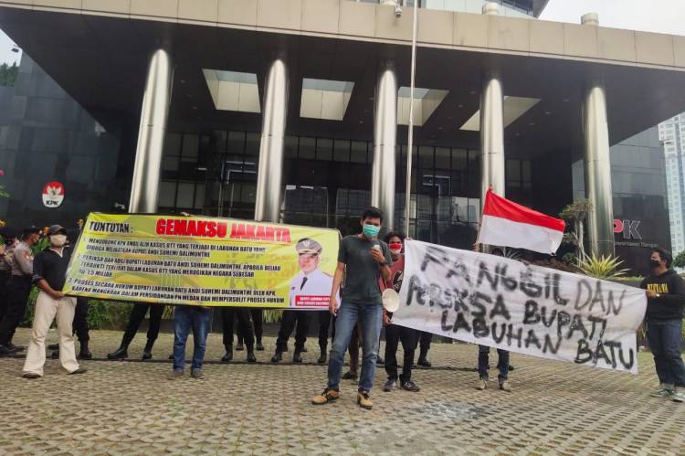 Diduga Terlibat OTT, Massa Demo Depan KPK Desak Periksa Andi Suhaimi
