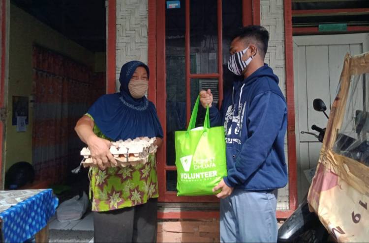 Dompet Dhufa Waspada Kembali Salurkan Sembako ke Warga Terdampak Covid-19