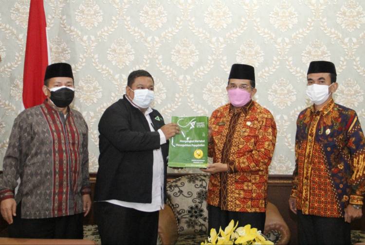 Junjung Transparansi, DDW Serahkan Laporan ke Kanwil Kemenag Sumut
