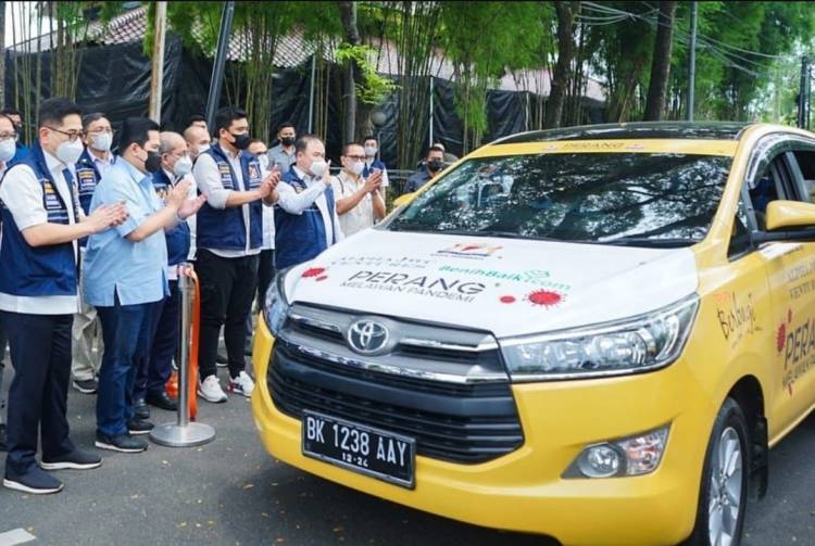 Erick, Arsjad, Ivan, Bobby, dan Chandra Lepas Mobil Vaksin Keliling di Medan