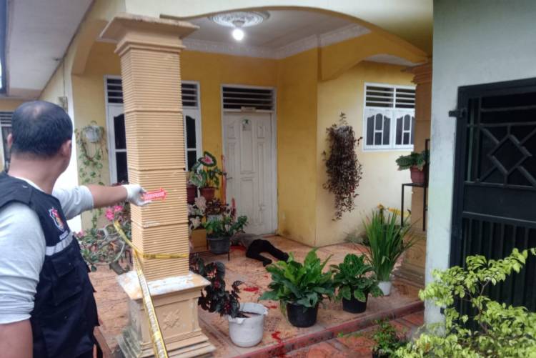 Pria Ditemukan Tewas Bersimbah Darah Depan Pintu Rumah Pemilik Kontrak