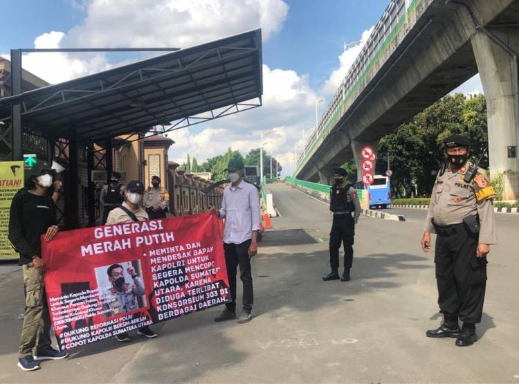 Depan Mabes Polri, GMP Minta Kapolri Copot Kapolda Sumut Diduga Terlibat Konsorsium 303 Kaisar Sambo