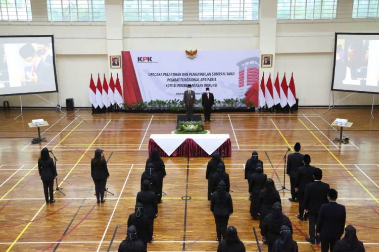 KPK Lantik 21 Pejabat Fungsional Arsiparis