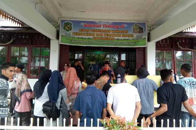 Massa GAM Sumut Demo Dugaan Korupsi Rehab SDN ke Dinas PKP2R Kota Medan