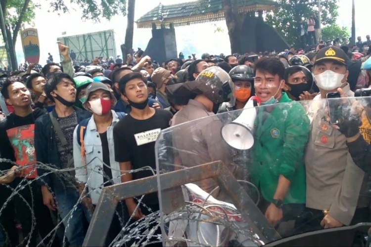 2 Anggota Fraksi Demokrat DPRD Sumut Sambut Demo TOL UU Cipta Kerja
