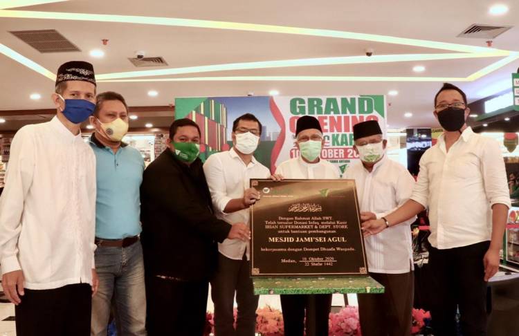 DDW & Irian Supermarket Gelar Bakti Sosial Peresmian Toko Baru