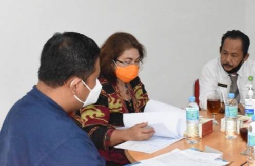 Ria Teken Surat Permohonan Gedung Kesenian di PRSU