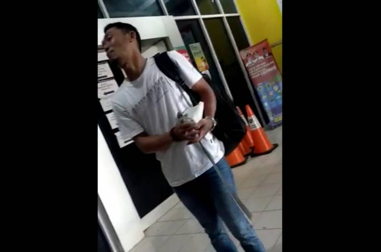 Pejabat Dinas Pendidikan Bawa Parang Datangi Wartawan