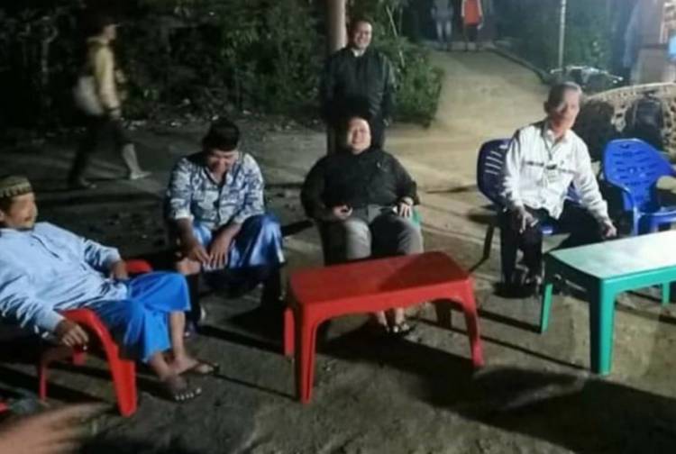 Bupati Tapsel Diduga Dampingi Calon Bupati No. 2 Tatap Muka Dengan Warga