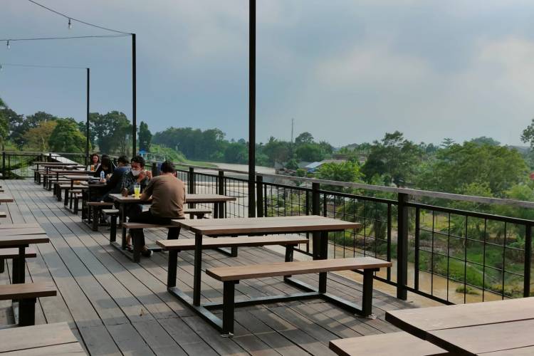 LKLH Sumut Temukan Kafe Jinjit Beroperasi di Sempadan Sungai Belawan Tanpa Izin