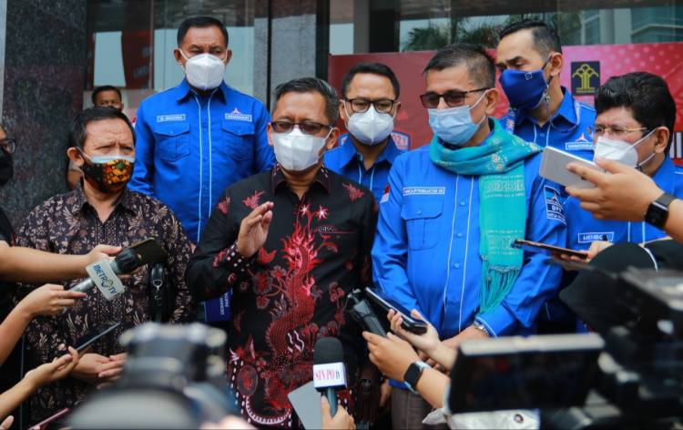 Cegah Anarkisme Hukum: Demokrat Serahkan Bukti ke Kemenkumham Untuk Mentahkan Uji Materiil Yusril