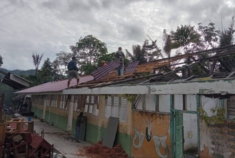 DPRD Padangsidimpuan Desak Polisi Tangkap pelaku Pencurian Atap Sekolah