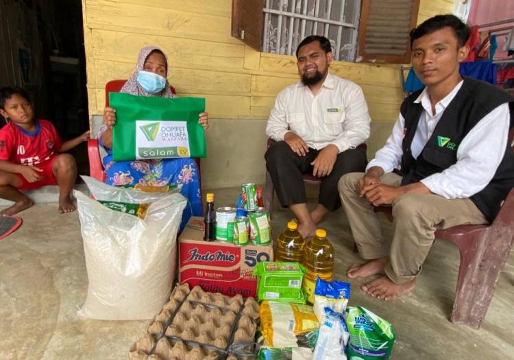 Biasa Makan Hanya Nasi Putih, Nek Sudarti Haru Terima Paket Sembako DDW