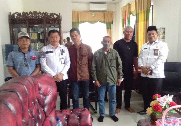 Orangtua Murid Datangi Kantor Kemenag Labura, Lapor Tak Ada Buku di MIN 2