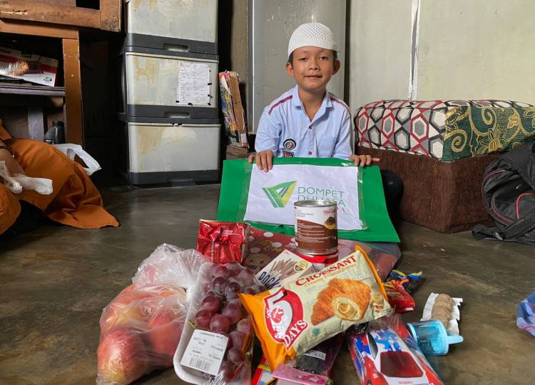 Dari Belanja Bersama Yatim, Tas Putra yang Sobek Kini Berganti Baru