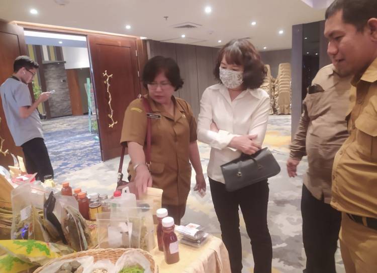 Dodol Mangrove Ala Desa Tanjung Rejo Tarik Perhatian Peserta Lokakarya