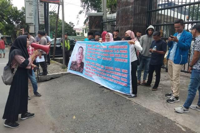 Mahasiswa Desak Kajatisu Tangkap Kepala BPBD Padang Lawas