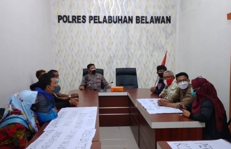 Pensiunan PTPN2 Demo Polres Belawan: Polisi Jangan Tindas Rakyat Demi Konglomerat