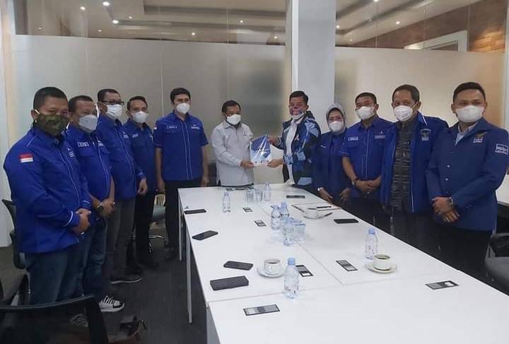 Herri Dampingi Tondi Serahkan Berkas Dukungan ke DPP Partai Demokrat