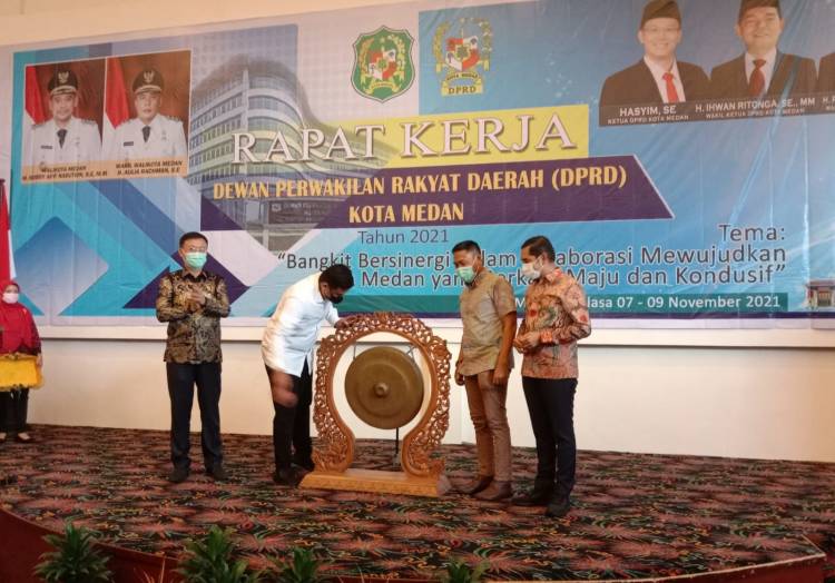 Bobby Hadiri Raker DPRD Medan di Hotel Grand Mutiara Berastagi