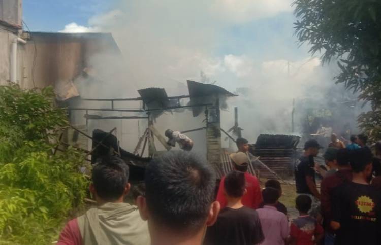 Satu Unit Rumah di Kelurahan Besar Medan Labuhan Habis Dilalap Api 