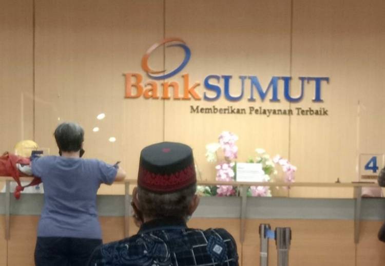 OJK Sanksi Bank Sumut Terkait Mobile Banking Ilegal