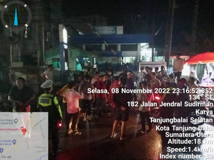 Masyarakat Tanjungbalai Demo Malam ke Kantor PLN