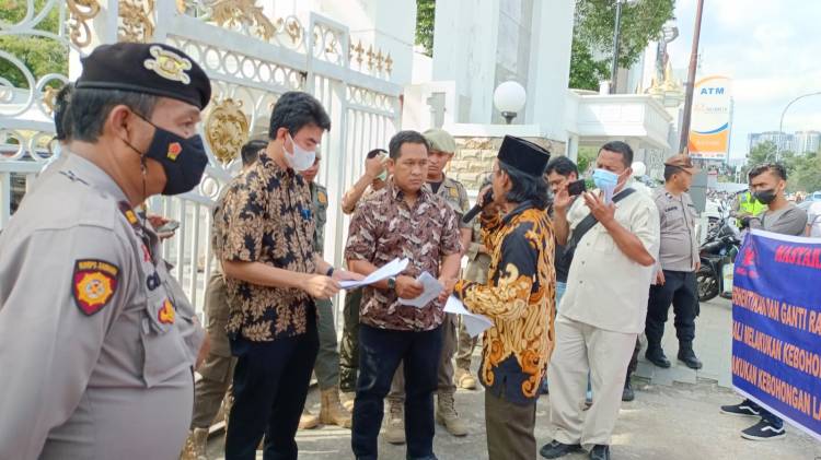 Selamatkan Bank Sumut, Margasu Demo Mobile Banking Ilegal ke Kantor Gubsu 