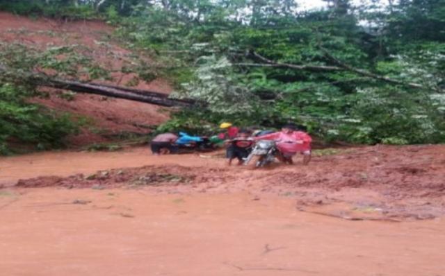 Akibat Longsor, Lalulintas Panyabungan Natal Macet Total