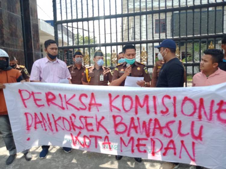 JMM Demo Dugaan Korupsi Covid-19 di Pilkada Medan