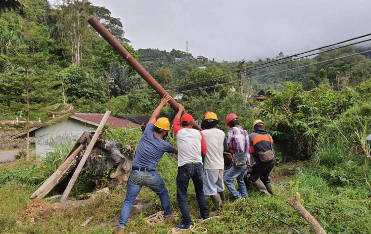 50 Persen Pelanggan Listrik Akibat Bencana di Tapsel Madina Sudah Pulih