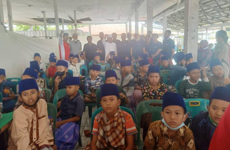 Sahabat Lokot, Peci Biru, dan Mazilah Gelar Khitan Massal Gratis