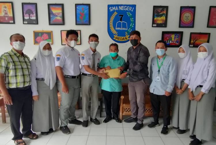 SMAN 7 Medan Bantu Korban Erupsi Semeru Melalui DDW