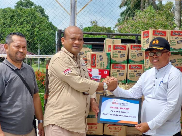 Bank Sumut Cabang Lima Puluh Beri Bantuan Korban Banjir Batubara