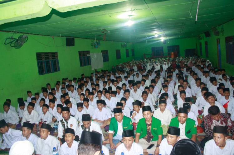 TA Menteri Agama Motivasi Santri Pondok Pesantren Islamiyah Paluta