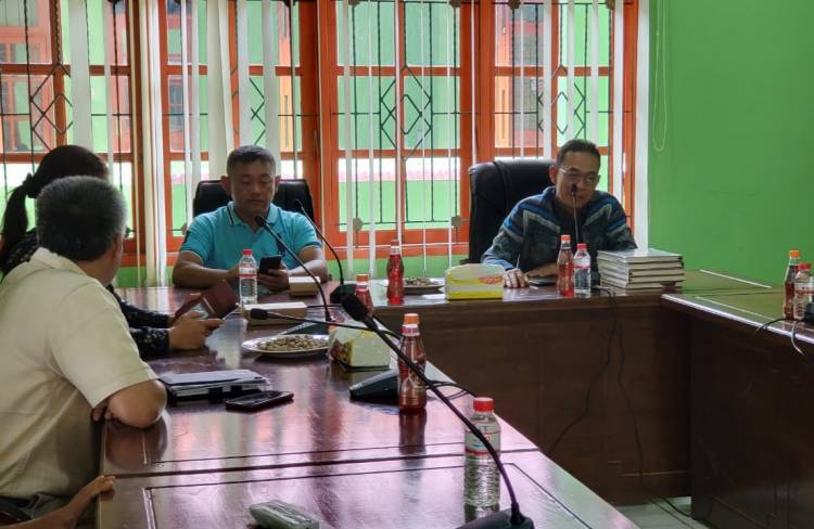 Gus Irawan Bawa Buku Paradoks Indonesia Prabowo ke Kampus IAKN Tarutung