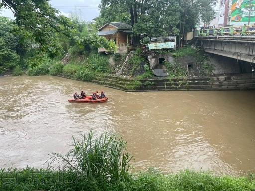 Siswi SMPN 23 Medan Hanyut di Sungai Denai