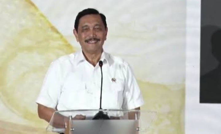 Luhut: Warga di sekitar Depo BBM Plumpang harus dipindahkan