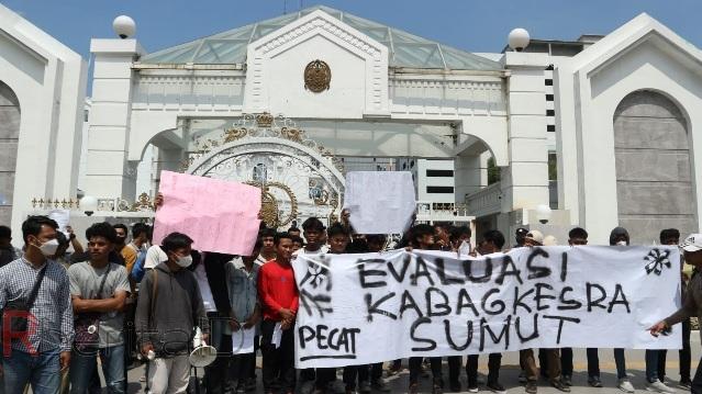 Beasiswa Pemprov Sumut Diperotes Puluhan Mahasiswa