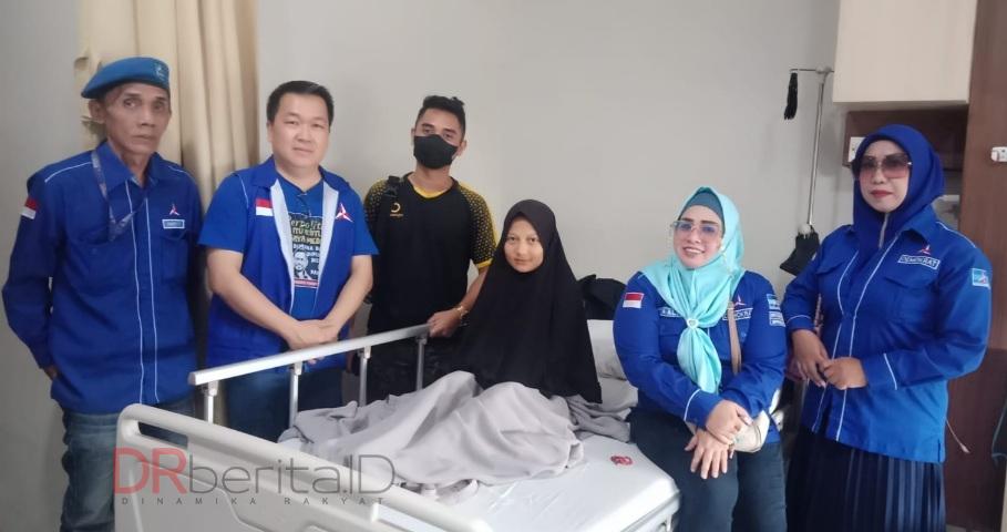 Pengurus Demokrat Kunjungi Bayi 2 Hari Korban Dugaan Malpraktek Program Stunting Pemerintah
