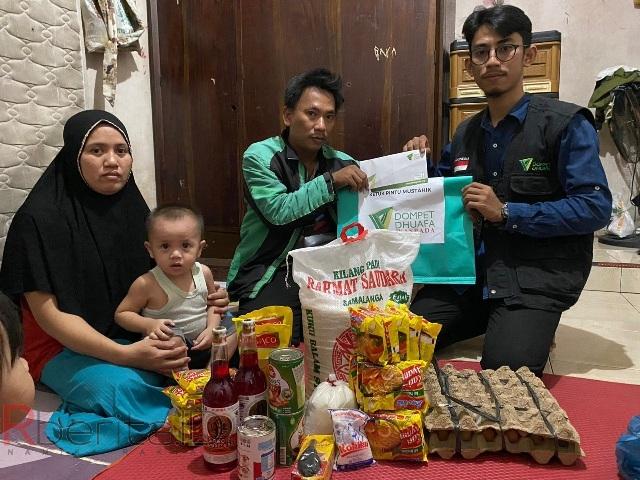 Ketuk Pintu Mustahik DDW Bantu Aziz Korban PHK Akibat Pandemi