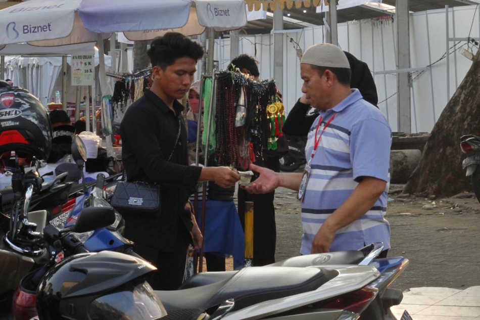 Petugas Parkir Ramadhan Fair Ngotot Minta Pengunjung Bayar Parkir